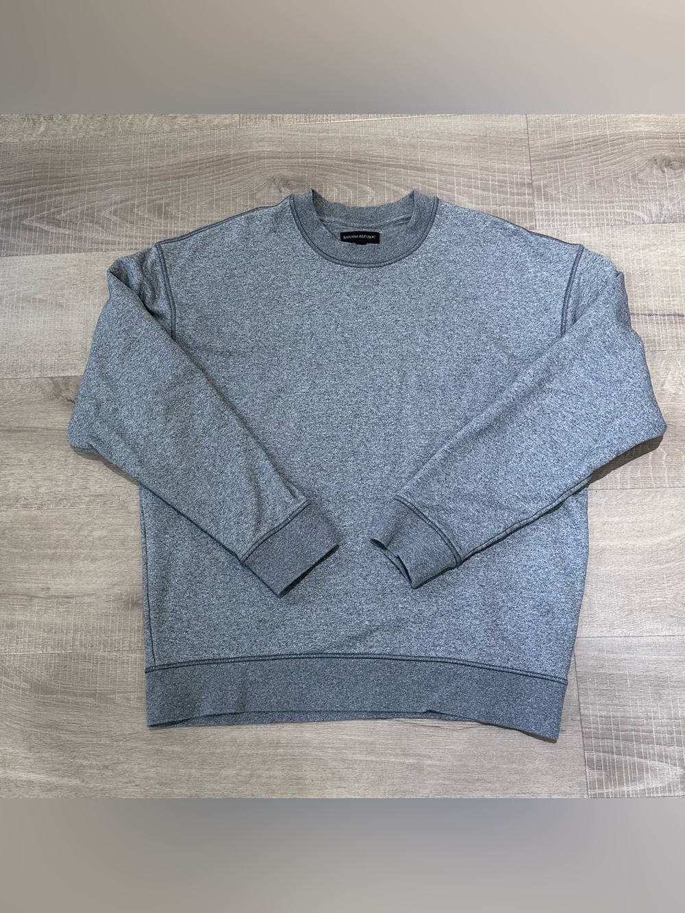 Banana Republic Men’s Gray Crewneck Sweatshirt